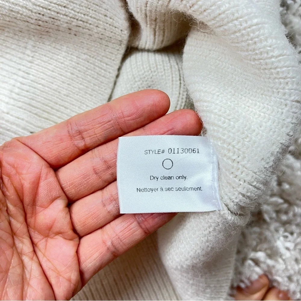 Club Monaco Alpaca Sweater‎ ivory classic minimalist size M